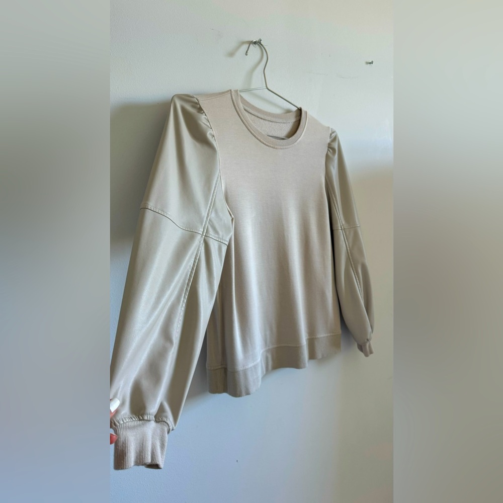 Generation Love set: sweatshirt & shorts, XS